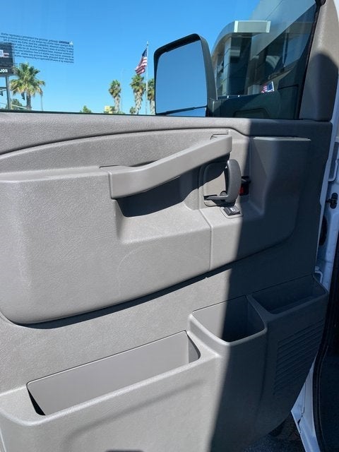 2024 GMC Savana Cutaway 3500 1WT