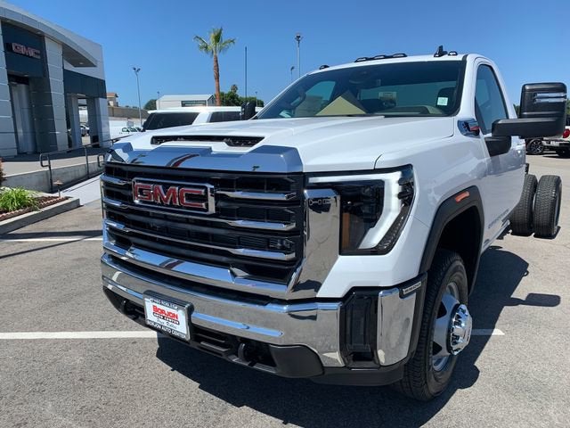 2026 GMC Sierra 3500 HD Chassis Cab SLE