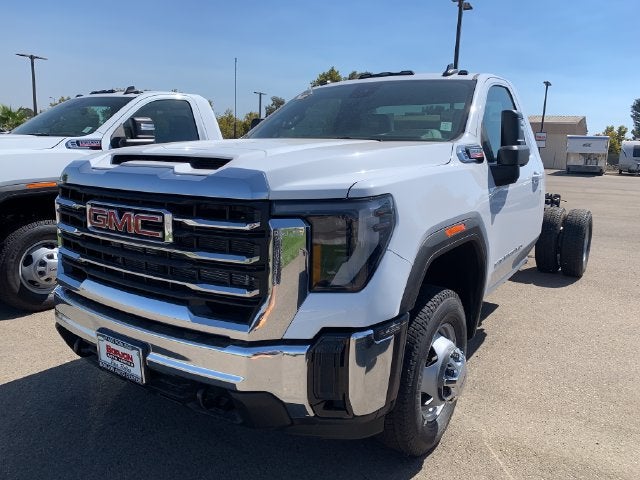 2026 GMC Sierra 3500 HD Chassis Cab SLE