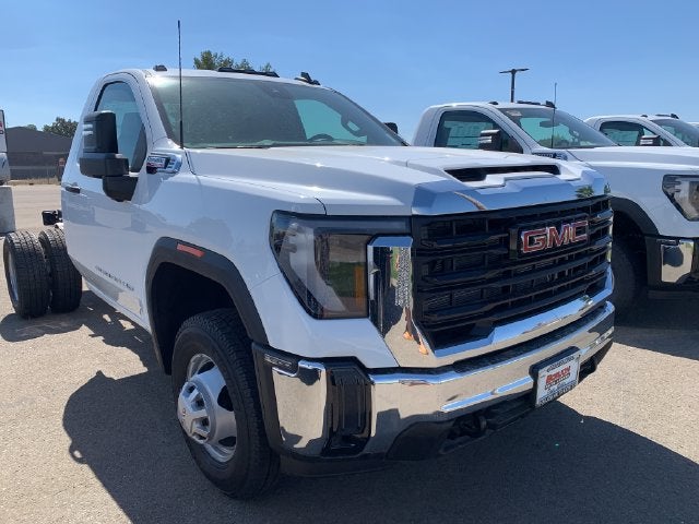 2026 GMC Sierra 3500 HD Chassis Cab Pro