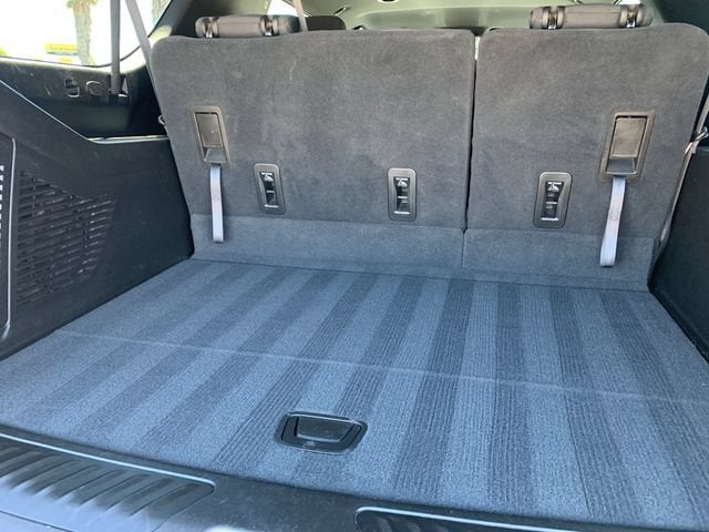 2023 Chevrolet Suburban LS