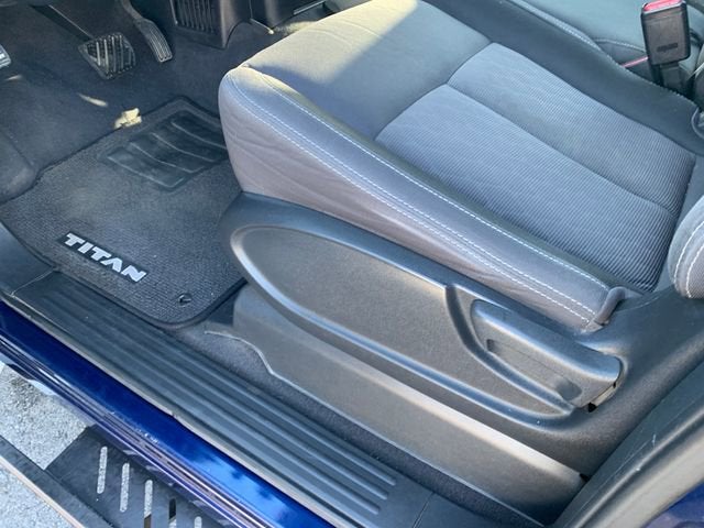2022 Nissan TITAN Crew Cab SV 4x4