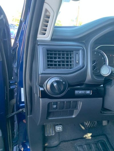 2022 Nissan TITAN Crew Cab SV 4x4