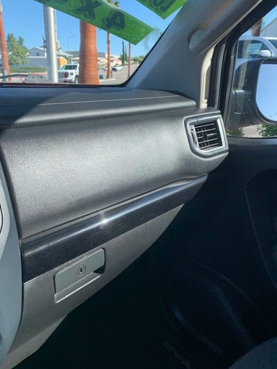 2022 Nissan TITAN Crew Cab SV 4x4