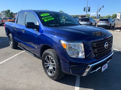 2022 Nissan TITAN Crew Cab SV 4x4