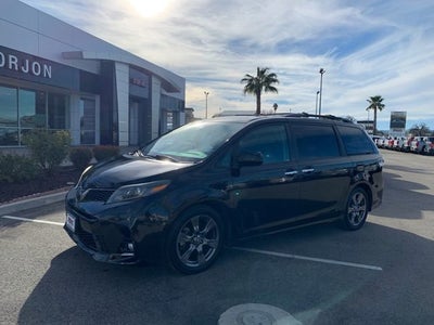 2018 Toyota Sienna SE 8 Passenger