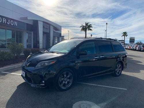 2018 Toyota Sienna SE 8 Passenger
