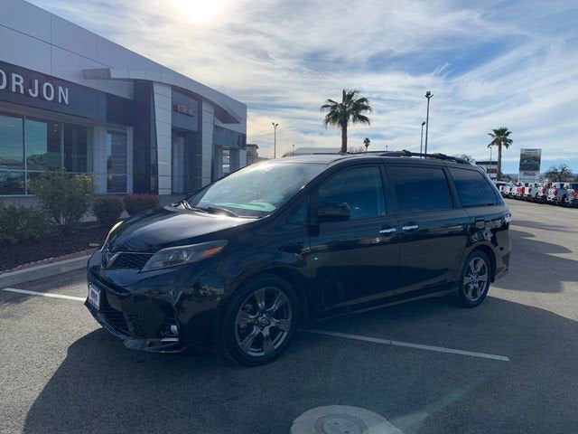 2018 Toyota Sienna SE 8 Passenger