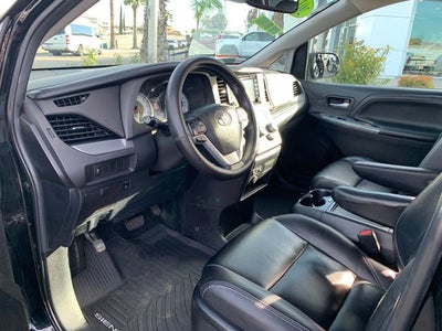 2018 Toyota Sienna SE 8 Passenger