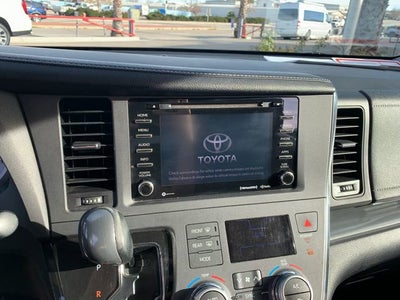 2018 Toyota Sienna SE 8 Passenger