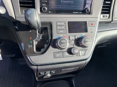 2018 Toyota Sienna SE 8 Passenger