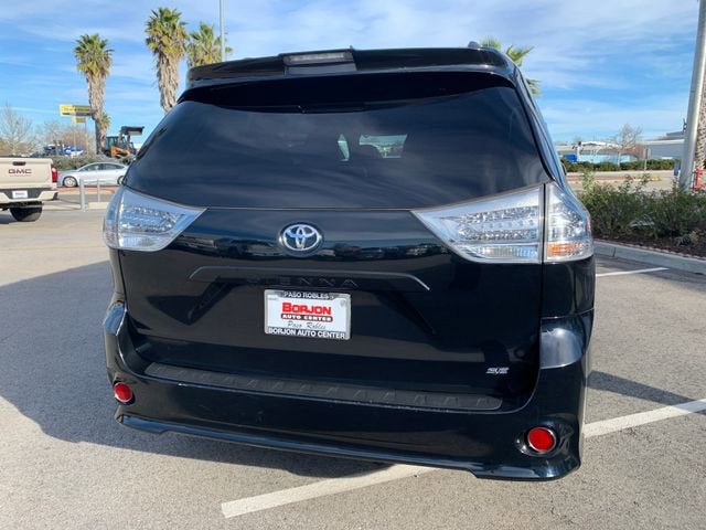 2018 Toyota Sienna SE 8 Passenger