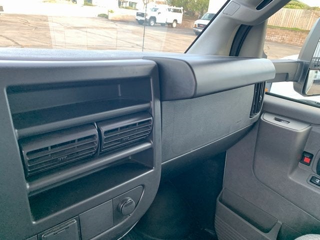 2024 GMC Savana Cutaway 3500 1WT