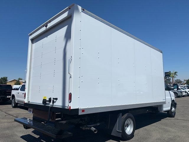 2024 GMC Savana Cutaway 3500 1WT