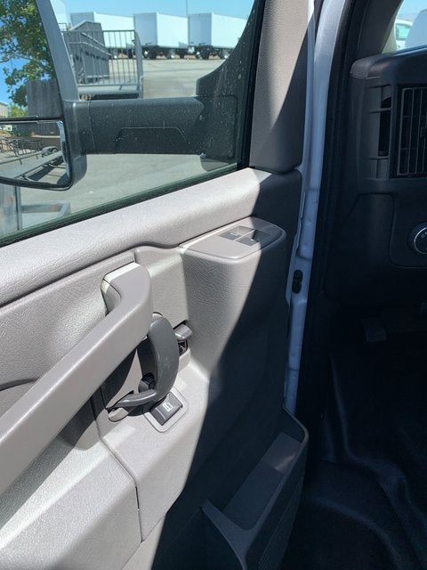 2025 GMC Savana Cutaway 3500 1WT