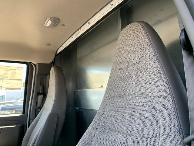 2025 GMC Savana Cutaway 3500 1WT